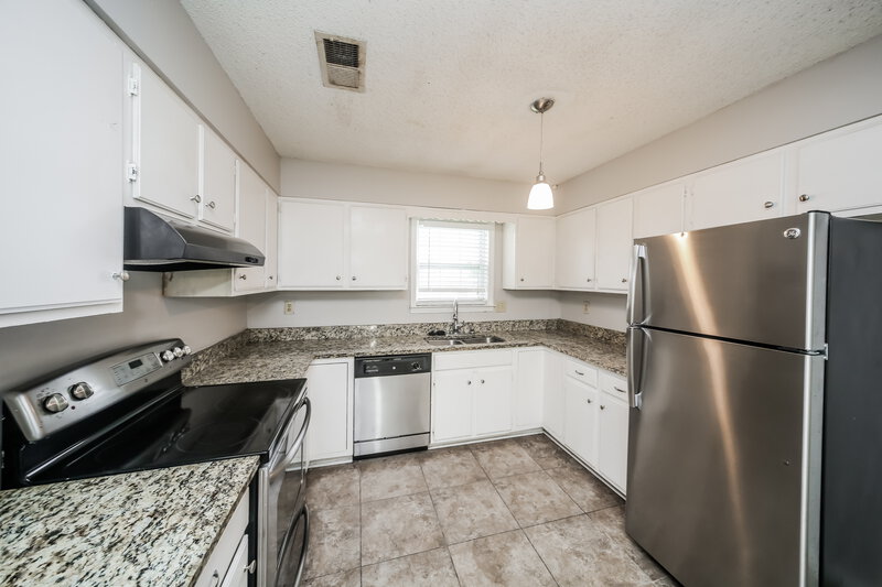 2,210/Mo, 3824 Isleworth Dr Memphis, TN 38125 Kitchen View
