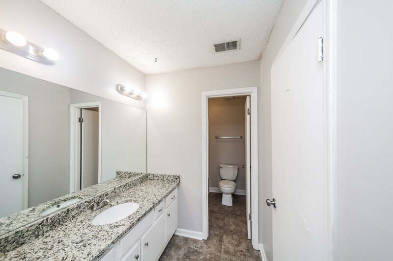 2,210/Mo, 3824 Isleworth Dr Memphis, TN 38125 Main Bathroom View