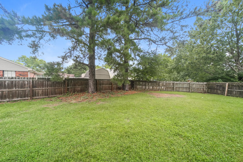 2,210/Mo, 3824 Isleworth Dr Memphis, TN 38125 Rear View