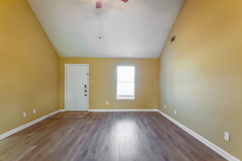 1,710/Mo, 2570 Appling Glen Dr Memphis, TN 38133 Living Room View