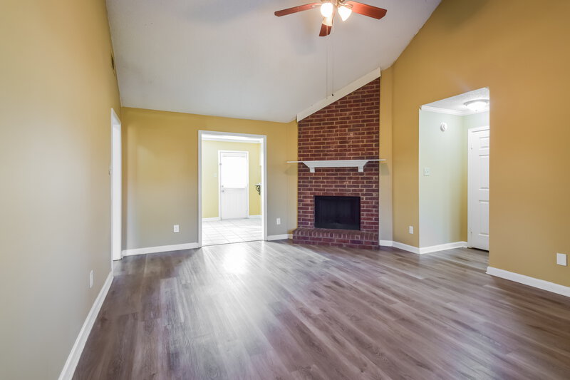 1,710/Mo, 2570 Appling Glen Dr Memphis, TN 38133 Living Room View 2