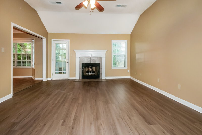 2,040/Mo, 8652 N Sunnyvale St Cordova, TN 38018 Living Room View