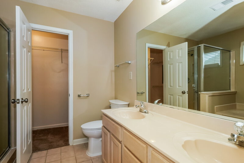 2,040/Mo, 8652 N Sunnyvale St Cordova, TN 38018 Main Bathroom View