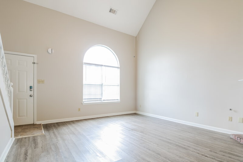 1,895/Mo, 2362 Oak Springs Dr Cordova, TN 38016 Living Room View 2