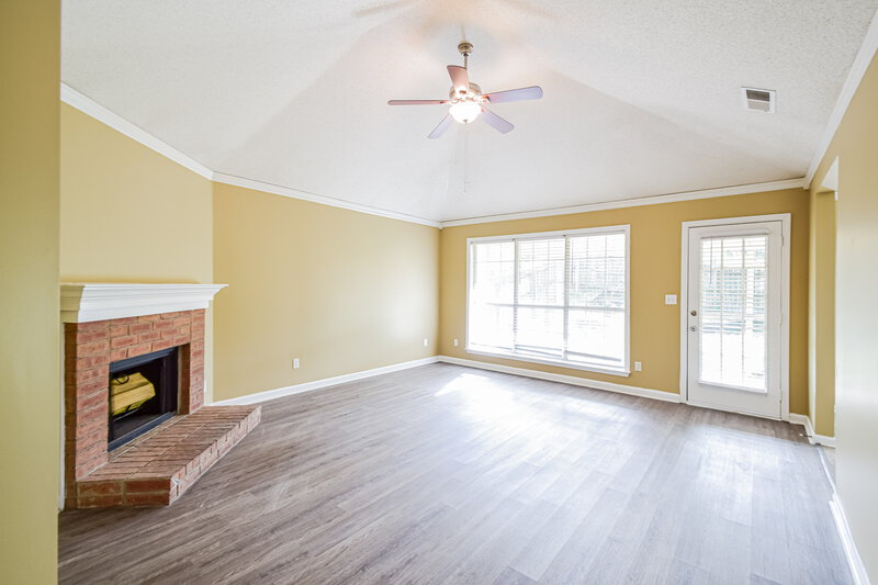 1,925/Mo, 430 N Ericson Rd Cordova, TN 38018 Living Room View