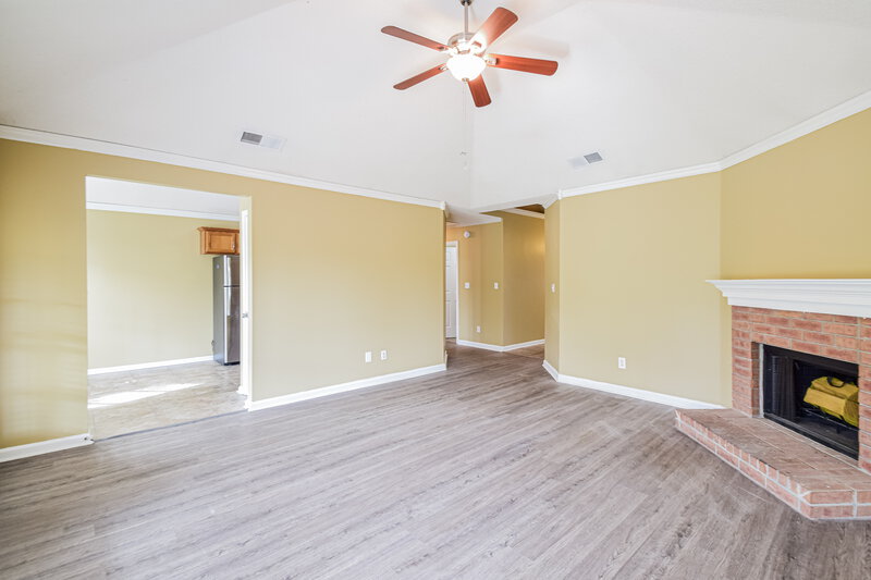 1,925/Mo, 430 N Ericson Rd Cordova, TN 38018 Living Room View 2