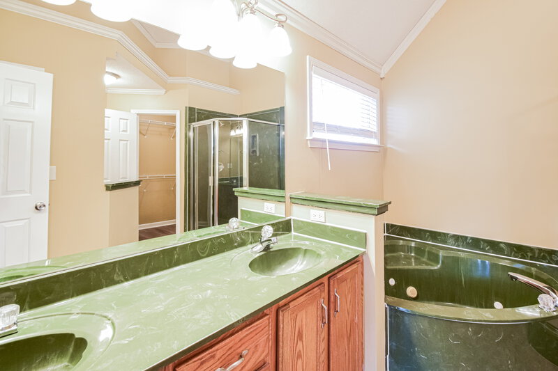 1,925/Mo, 430 N Ericson Rd Cordova, TN 38018 Main Bathroom View