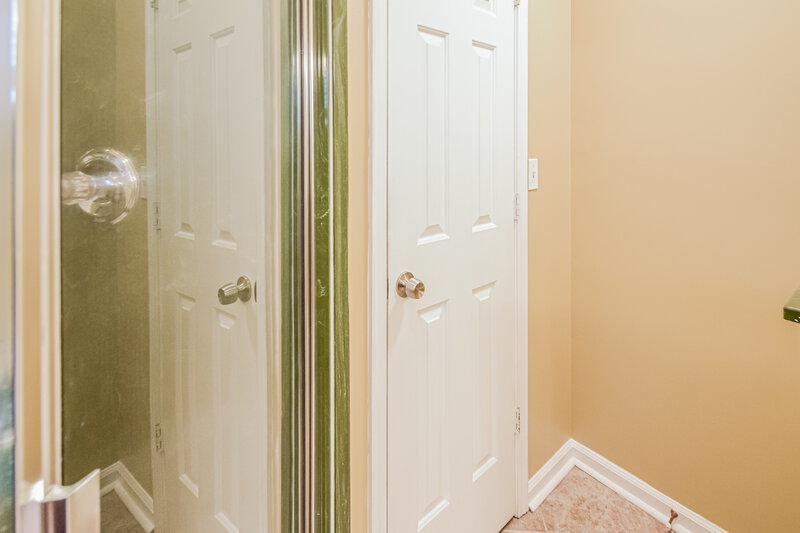 1,925/Mo, 430 N Ericson Rd Cordova, TN 38018 Main Bathroom View 2