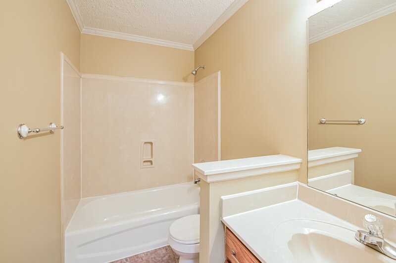 1,925/Mo, 430 N Ericson Rd Cordova, TN 38018 Bathroom View