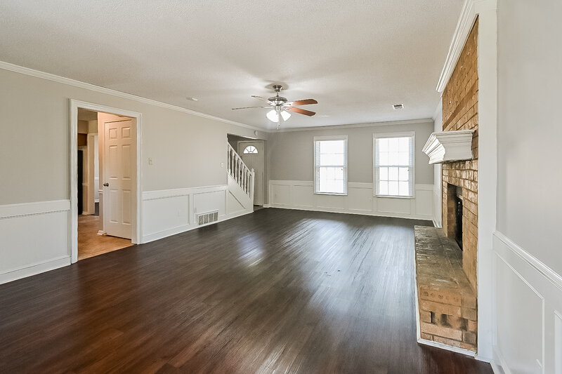 3,780/Mo, 7363 Richmond Rd Memphis, TN 38125 Living Room View 2
