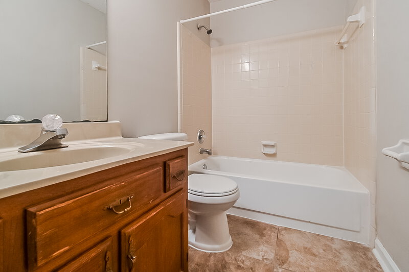 3,780/Mo, 7363 Richmond Rd Memphis, TN 38125 Bathroom View
