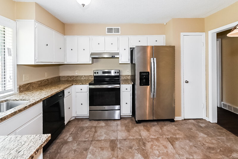 1,780/Mo, 7914 Terry Franklin Dr Bartlett, TN 38133 Kitchen View 2