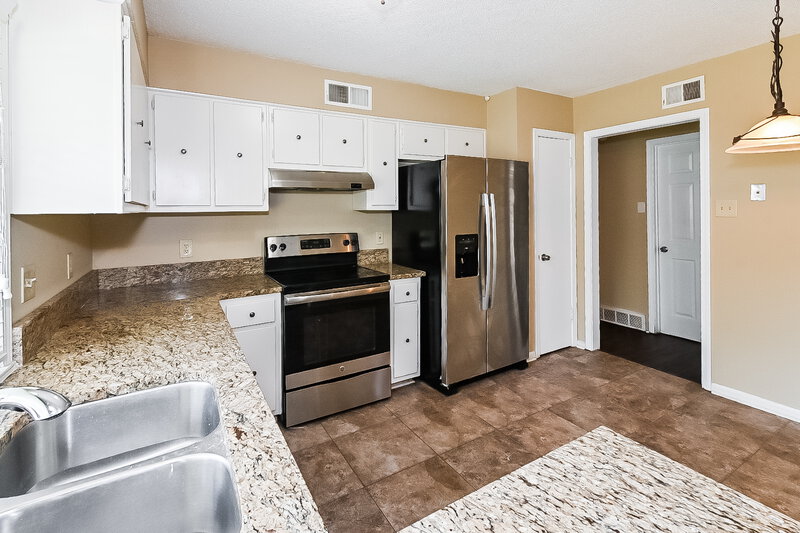 1,780/Mo, 7914 Terry Franklin Dr Bartlett, TN 38133 Kitchen View 3