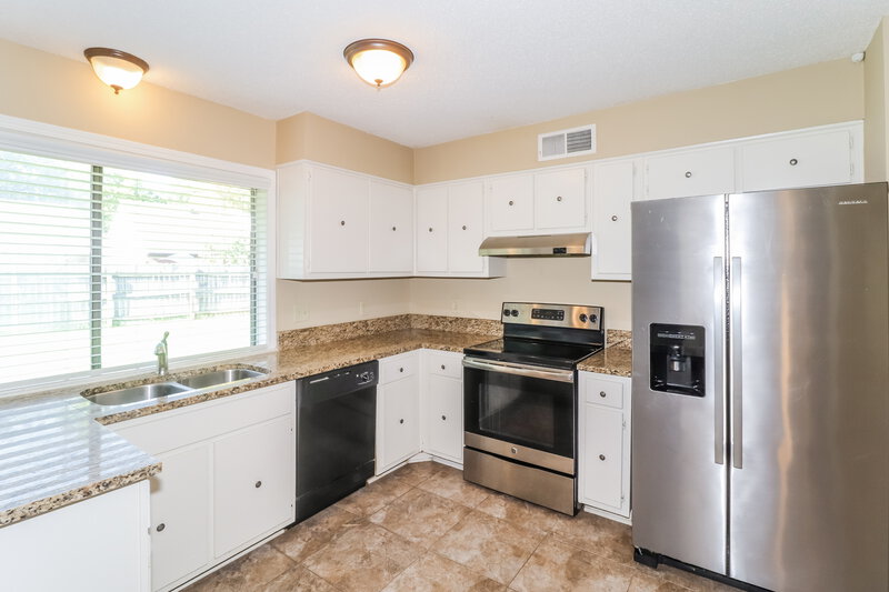 1,695/Mo, 7914 Terry Franklin Dr Bartlett, TN 38133 Kitchen View 2