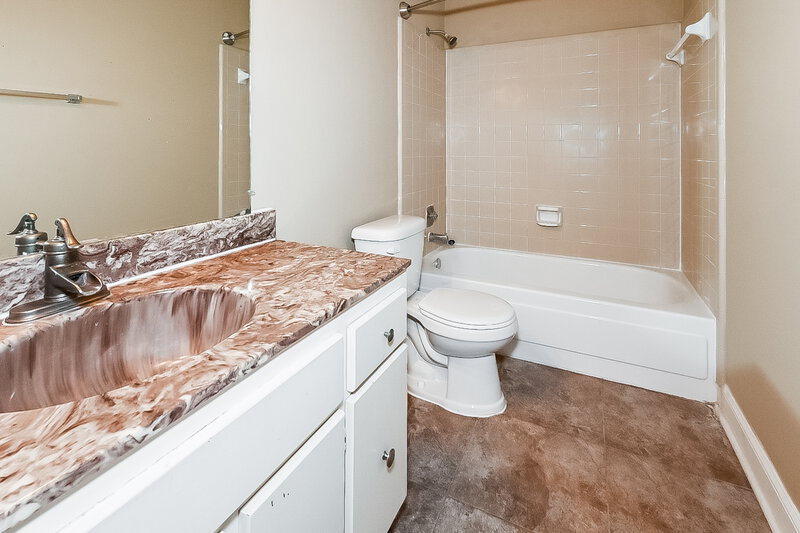 1,780/Mo, 7914 Terry Franklin Dr Bartlett, TN 38133 Main Bathroom View