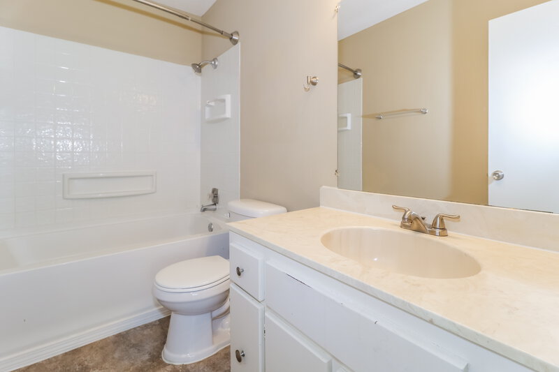 1,695/Mo, 7914 Terry Franklin Dr Bartlett, TN 38133 Main Bathroom View
