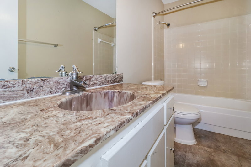 1,695/Mo, 7914 Terry Franklin Dr Bartlett, TN 38133 Bathroom View