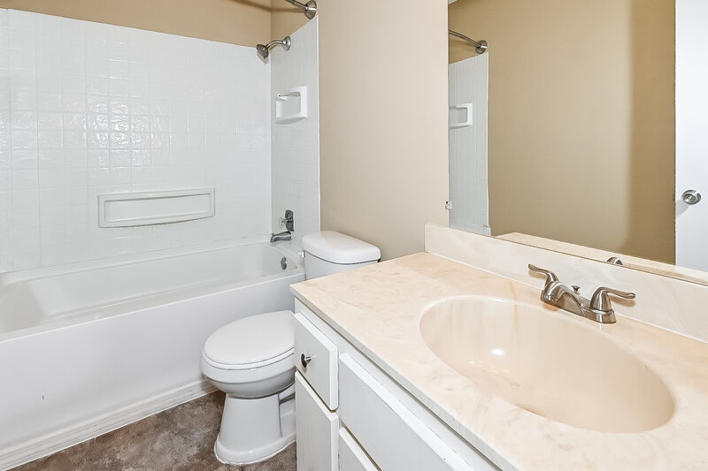 1,780/Mo, 7914 Terry Franklin Dr Bartlett, TN 38133 Bathroom View