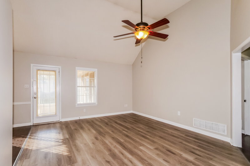 1,590/Mo, 115 Winding Creek Dr Oakland, TN 38060 Living Room View 2