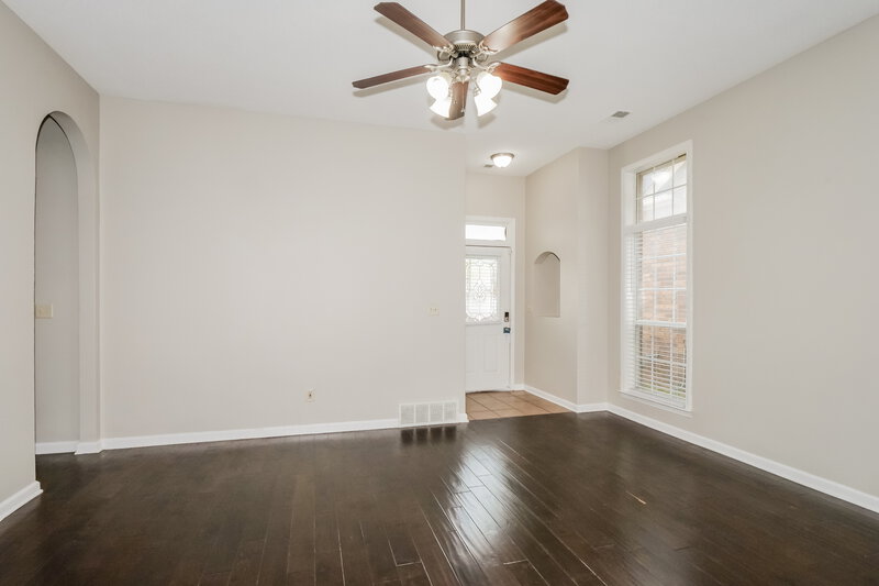 1,600/Mo, 1547 Wynne Grove Dr Cordova, TN 38016 Living Room View 3