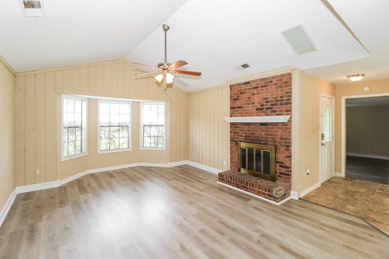 2,450/Mo, 6257 Sylva Rena Dr Memphis, TN 38134 Living Room View