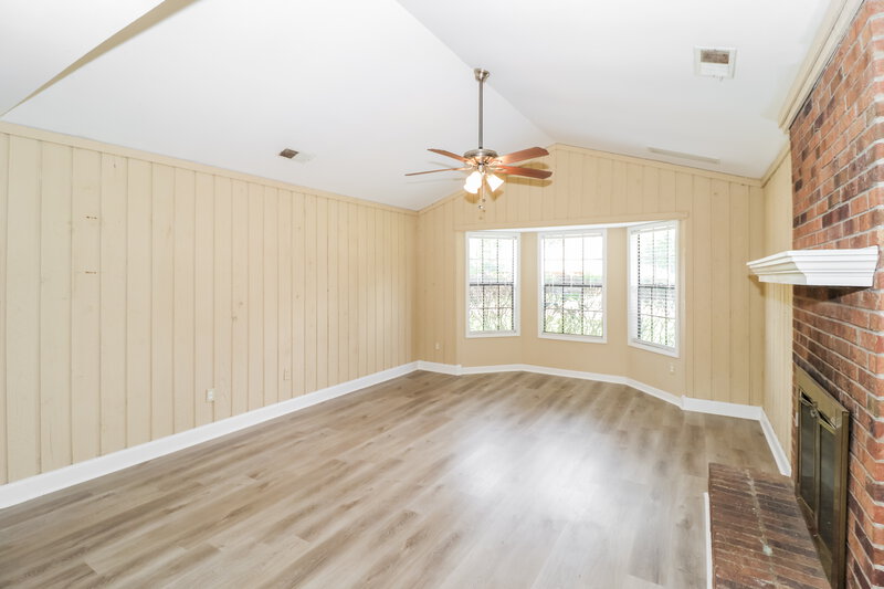 2,450/Mo, 6257 Sylva Rena Dr Memphis, TN 38134 Living Room View 2