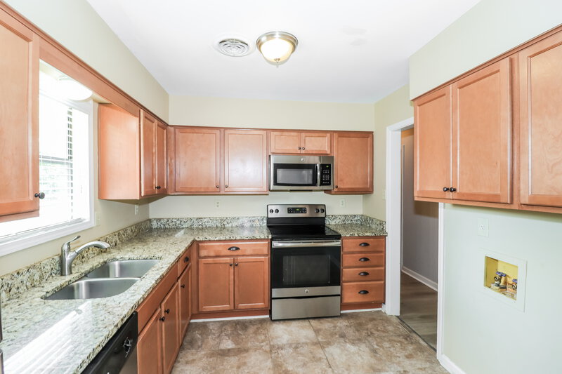 2,450/Mo, 6257 Sylva Rena Dr Memphis, TN 38134 Kitchen View
