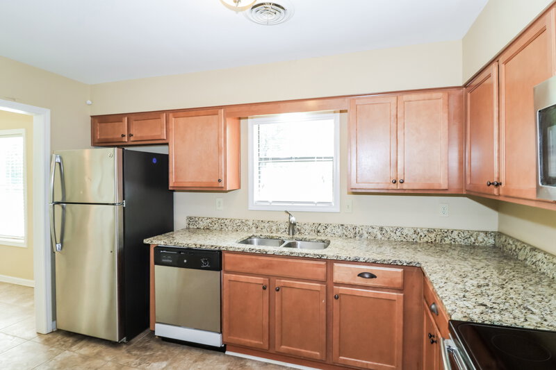 2,450/Mo, 6257 Sylva Rena Dr Memphis, TN 38134 Kitchen View 2