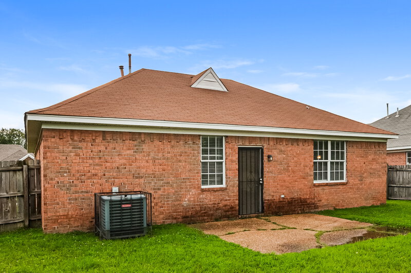 1,550/Mo, 3918 Autumn Harvest Ln Memphis, TN 38125 Rear View