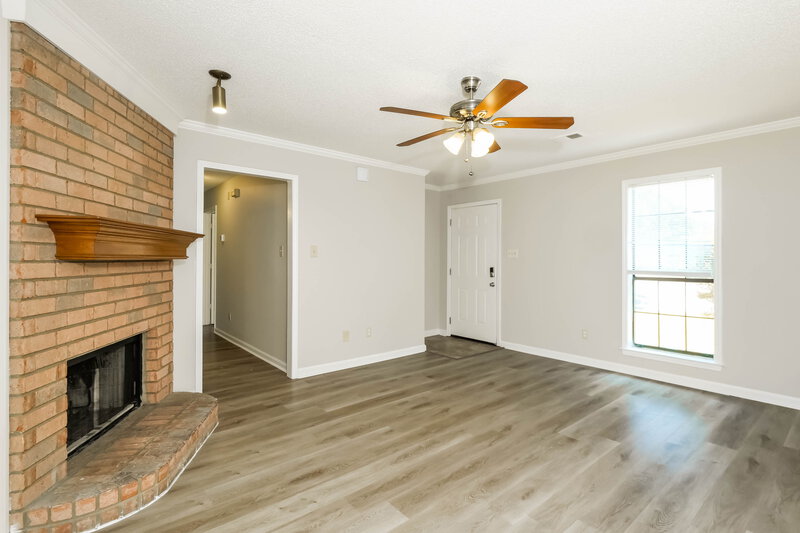 1,385/Mo, 4805 Gadwall Dr W Memphis, TN 38141 Living Room View 2