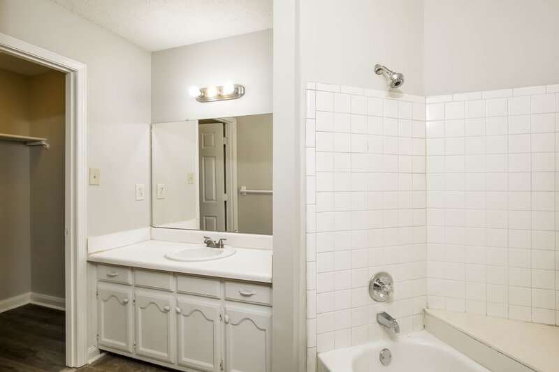 1,385/Mo, 4805 Gadwall Dr W Memphis, TN 38141 Main Bathroom View