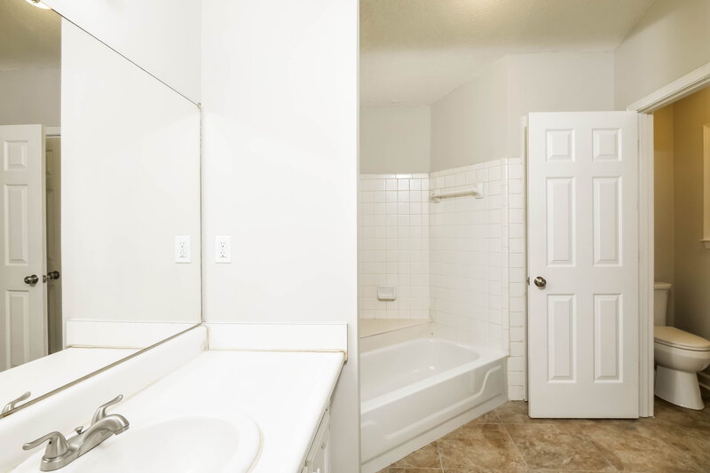 1,385/Mo, 4805 Gadwall Dr W Memphis, TN 38141 Main Bathroom View 2