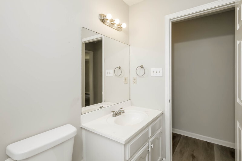 1,385/Mo, 4805 Gadwall Dr W Memphis, TN 38141 Bathroom View 2