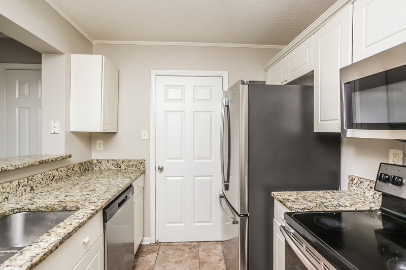 1,575/Mo, 7182 Charlton Way Cordova, TN 38018 Kitchen View