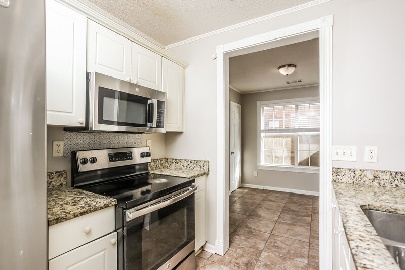 1,575/Mo, 7182 Charlton Way Cordova, TN 38018 Kitchen View 2