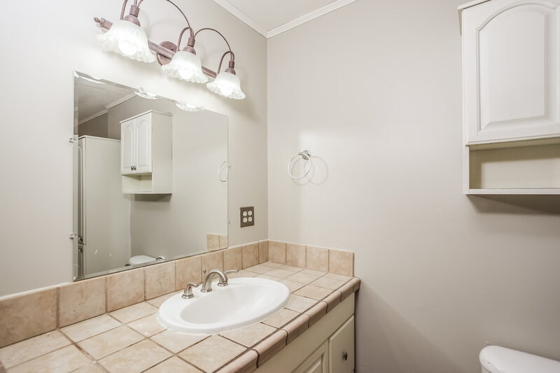 1,575/Mo, 7182 Charlton Way Cordova, TN 38018 Main Bathroom View