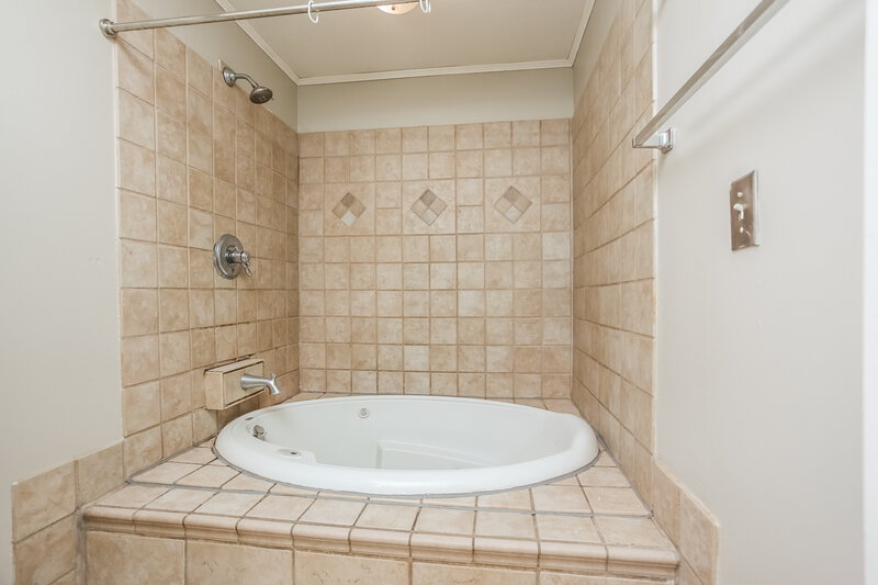 1,575/Mo, 7182 Charlton Way Cordova, TN 38018 Main Bathroom View 2