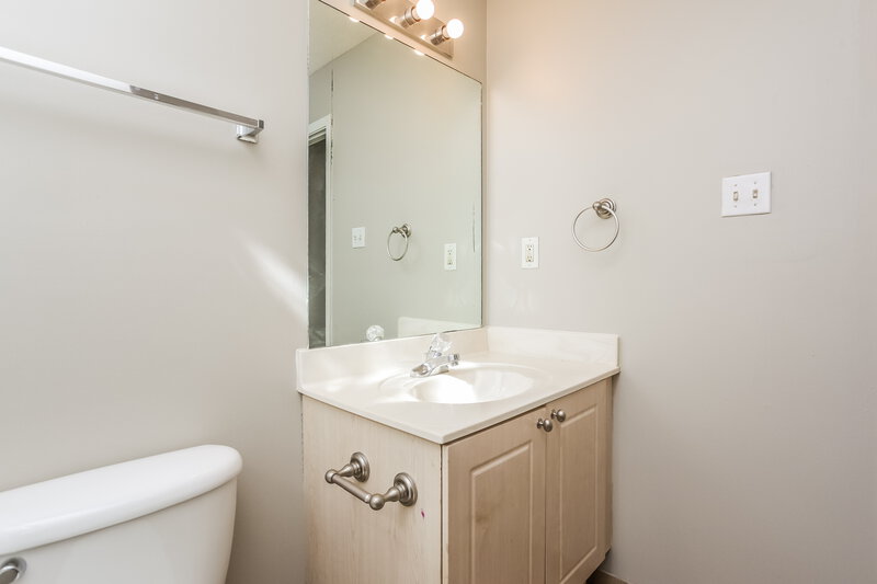 1,575/Mo, 7182 Charlton Way Cordova, TN 38018 Bathroom View