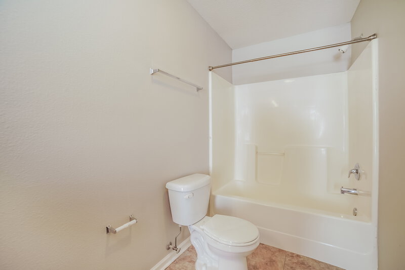 1,980/Mo, 10038 Chariden Dr Cordova, TN 38016 Main Bathroom View