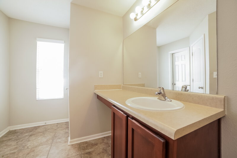 1,980/Mo, 10038 Chariden Dr Cordova, TN 38016 Main Bathroom View 2