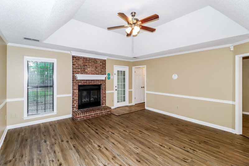 1,690/Mo, 5711 Redford Ave Memphis, TN 38135 Living Room View 2