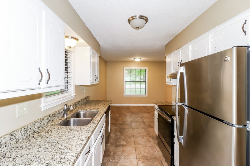 1,690/Mo, 5711 Redford Ave Memphis, TN 38135 Kitchen View 2