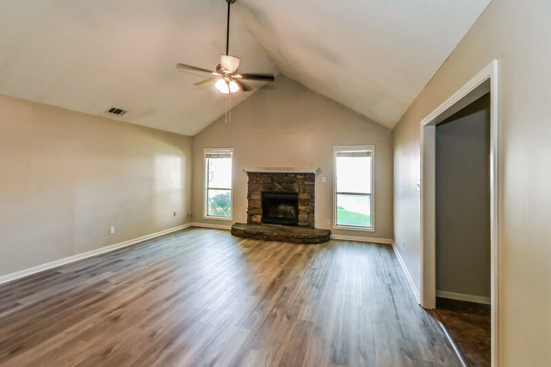1,720/Mo, 4864 Barkshire Dr Memphis, TN 38141 Living Room View