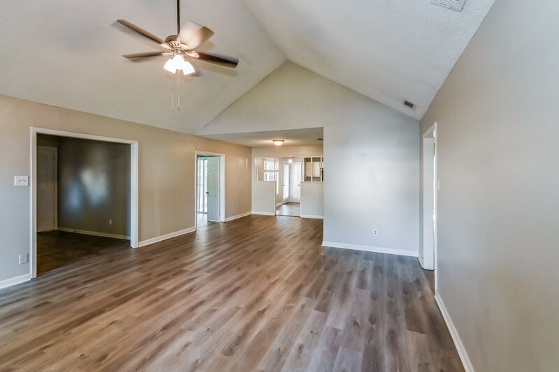 1,720/Mo, 4864 Barkshire Dr Memphis, TN 38141 Living Room View 2