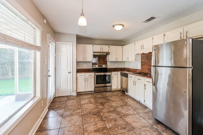 1,720/Mo, 4864 Barkshire Dr Memphis, TN 38141 Kitchen View