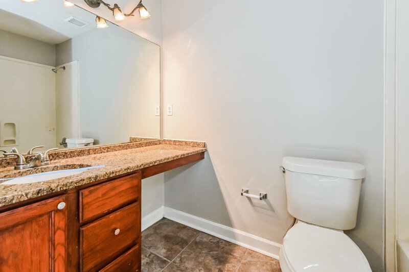 1,720/Mo, 4864 Barkshire Dr Memphis, TN 38141 Main Bathroom View