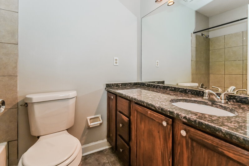 1,720/Mo, 4864 Barkshire Dr Memphis, TN 38141 Bathroom View