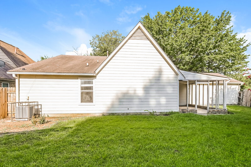 1,720/Mo, 4864 Barkshire Dr Memphis, TN 38141 Rear View