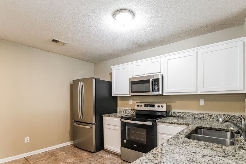 1,655/Mo, 10217 Cottage Farms Dr Cordova, TN 38016 Kitchen View 2