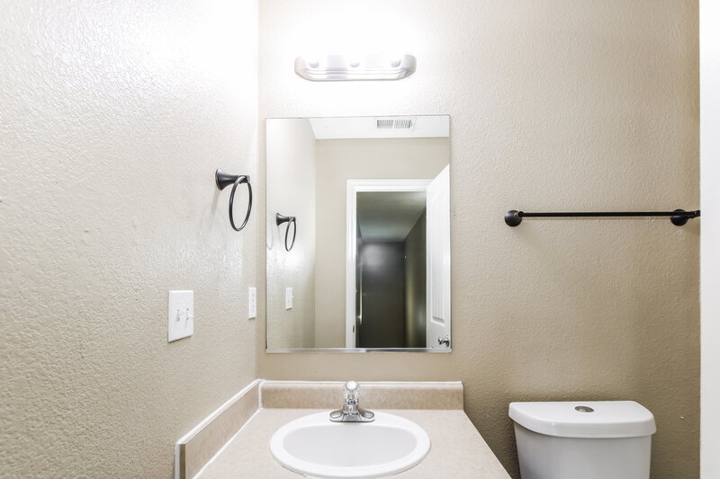 1,655/Mo, 10217 Cottage Farms Dr Cordova, TN 38016 Bathroom View